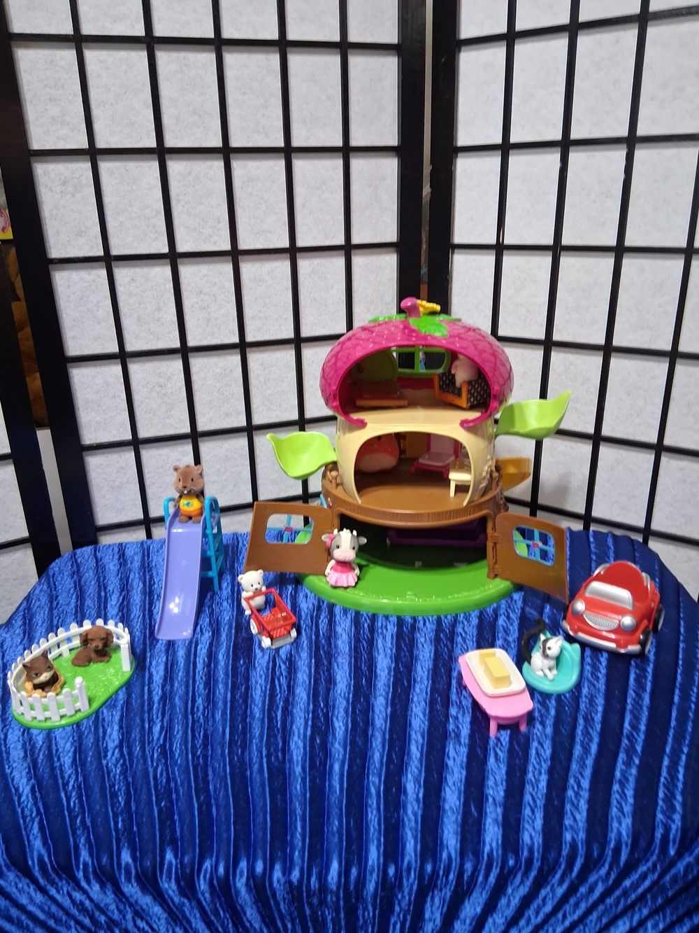 Treehouse Playset with Pink & Green Details